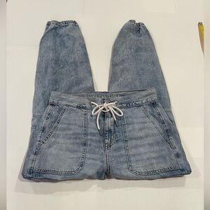 American Eagle Outfitters Light Blue Denim Jeans